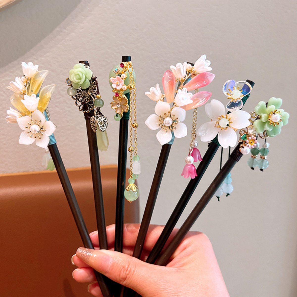 Women Fashion Hair Style - Exquisite Blume Quaste Holz Haarnadel Retro